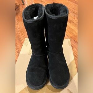 UGG Koolaburra girls boots size 8W, Black